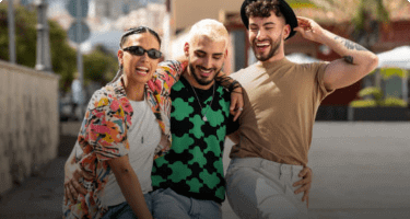 Fai parte di una comunità LGBTQ+ globale di 1 milione di persone, orgogliosa e connessa.