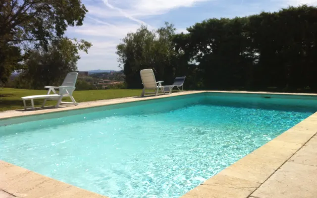 Moradia perto de Avignon, piscina, parque arborizado tranquilo