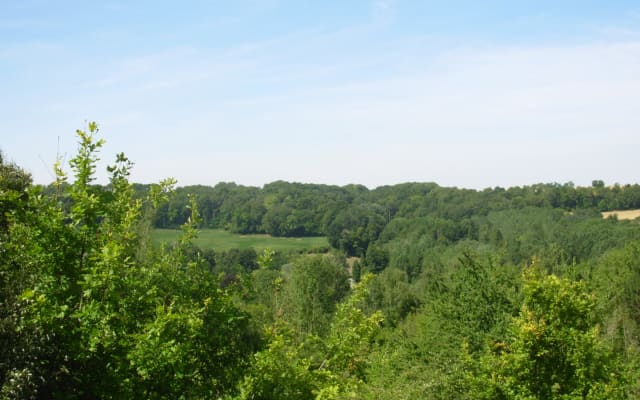 jolie chambre double, au calme dans la campagne picarde.