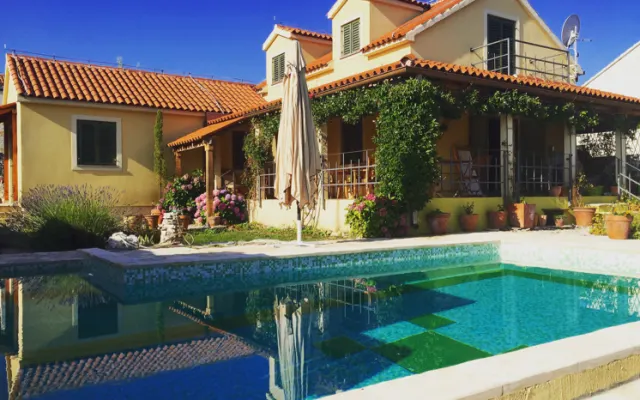Villa in stile toscano con piscina in un luogo spettacolare e...
