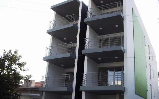 Beautiful clean flat near center