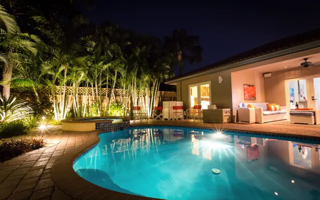 Private Luxury Tropical Oasis, 1 Mile from Wilton Drive!