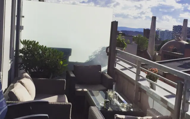 Grande chambre privée avec grand lit double - dernier étage - superbes