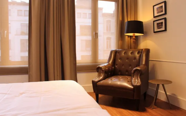 Luxurious Executive Room in "Maison Emile". Breakfast included.