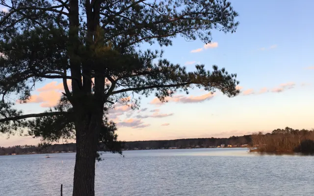 Take a break on the lake
