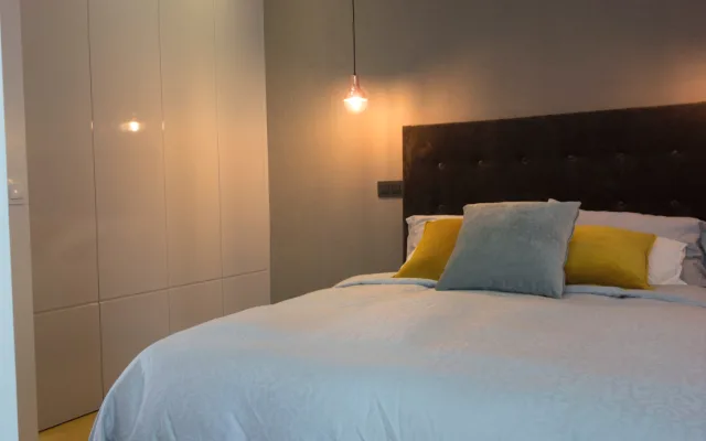 BEAUTIFUL ROOM WITH PRIVATE BATH IN MALASAÑA