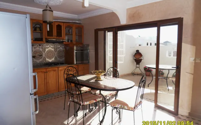 APPARTEMENT BEAU SOLEIL PRES PLAGE ET MEDINA TERRASSE PRIVE WIFI