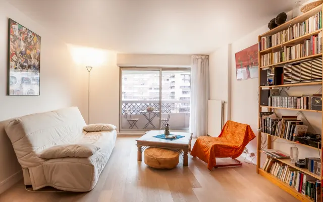 Apt nearby Canal La Villette available 11 dec ******** january 2026