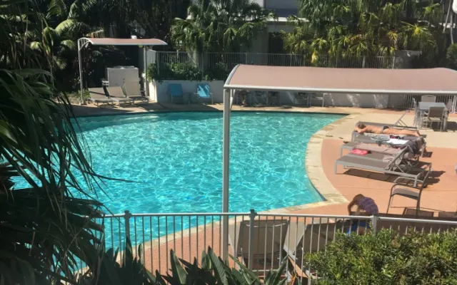 Ampia camera in un resort sulla spiaggia