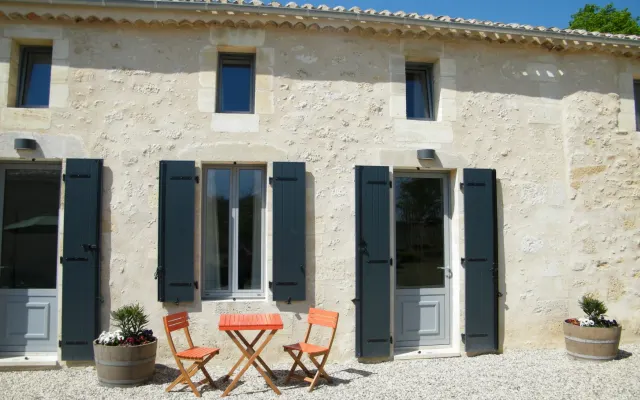 3 The Courtyard - Casa rural con dos habitaciones en un viñedo...