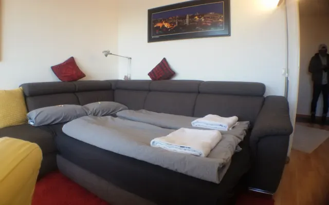 Gran Sleepingcouch soleado en Berlín-Tempelhof con balcón encantador