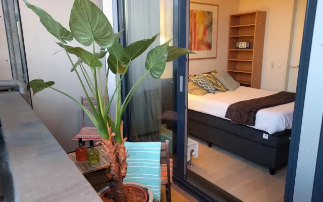 Accogliente camera con terrazza in un appartamento di lusso
