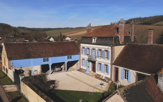 Le Petit Manoir d'Othe (7 pax, naturist w/ swimming pool)