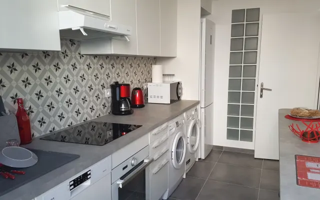 BOM 4 QUARTOS COM AR CONDICIONADO 3 CASAS DE BANHO BOM CENTRO ESTAÇÃO...