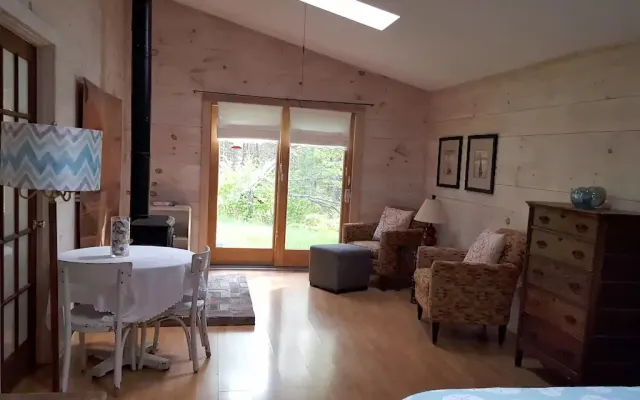 Estúdio em casa de estilo Sweet Cottage - espaçoso, tranquilo e limpo -