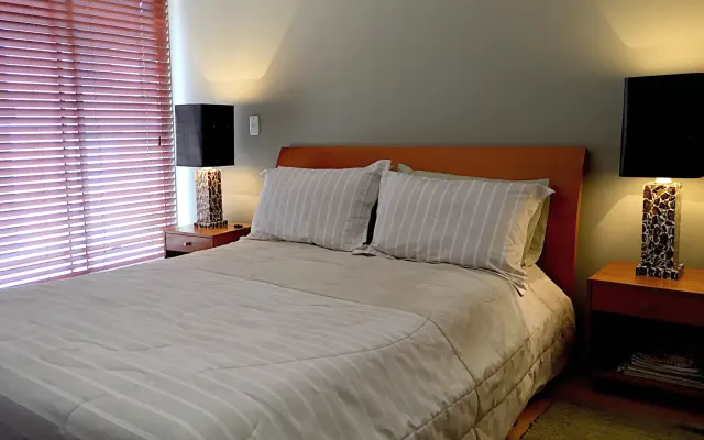 COZY BEDROOM IN GAYHILLS