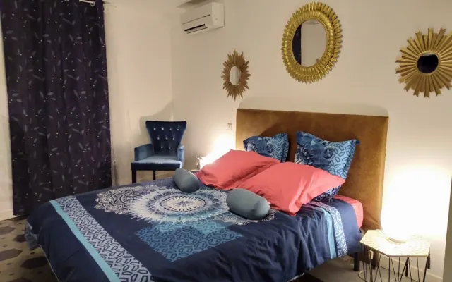 The room of the captain charming room in the heart of Marseillan