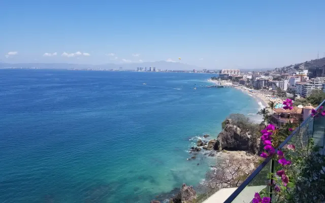 EXQUISITO ÁTICO DÚPLEX EN PRIMERA LÍNEA DE PLAYA CON PISCINA PRIVADA