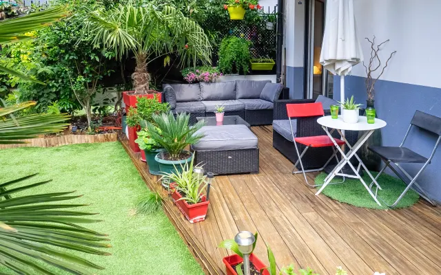 Cama entresuelo en piso compartido de 48 m2 con jardín