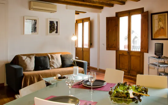 Ripoll WHITE Rustic and elegant with two bedrooms in the Gothic...