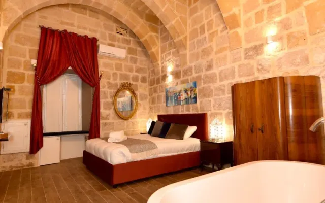 The Lodge - Jean 1557