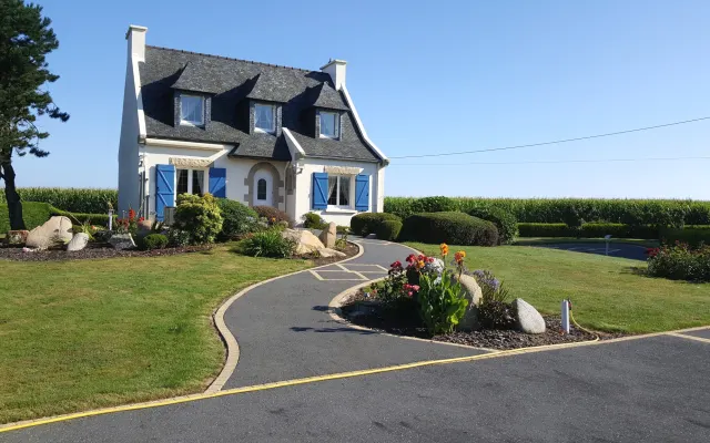 25 KM from Brest 10 Km from Aber Wrach