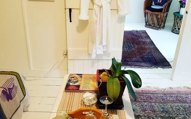 Privates Gästezimmer mit Wohnbereich - Cape Cod