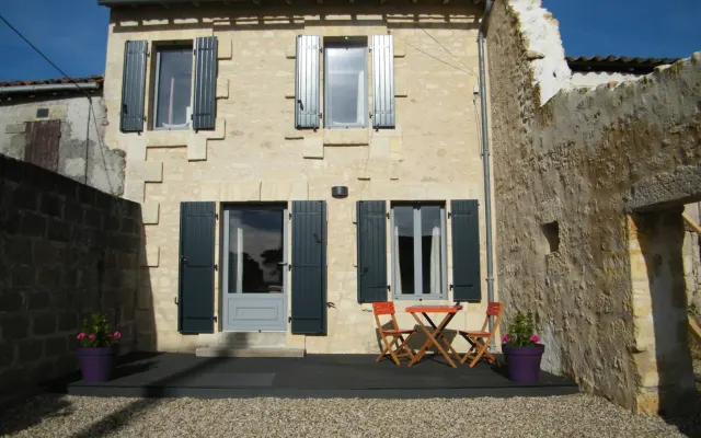 The Cottage - One Bedroom Gites On A Traditional French Vineyard