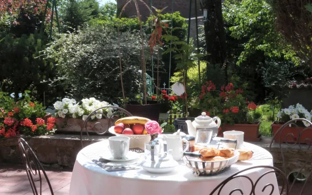 iris Room lilirose balcony garden side breakfast included