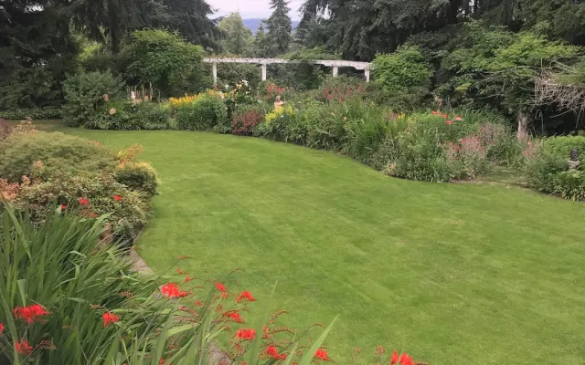 Nice comfortable large home with an awesome yard.