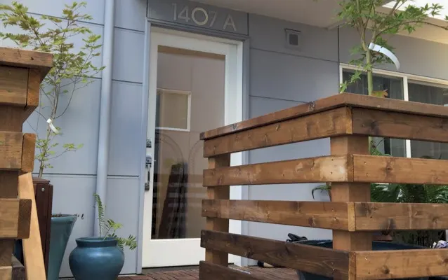 2 bedroom 1 bath private floor in townhome