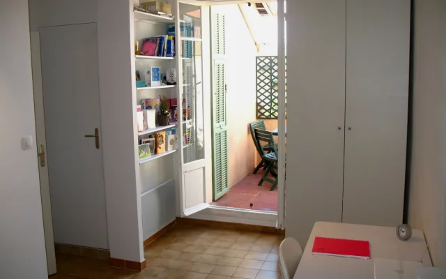 AIR-CONDITIONED ROOM TERRACE SHOWER PRIVATE WC NEAR MAMAC GARIBALDI