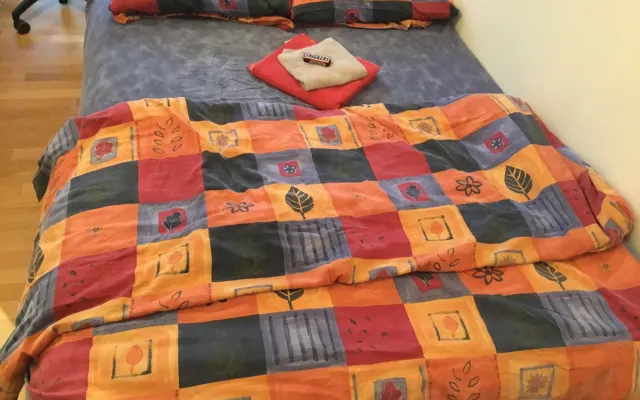 Quarto / cama e pequeno-almoço com uma excelente localização e boas...