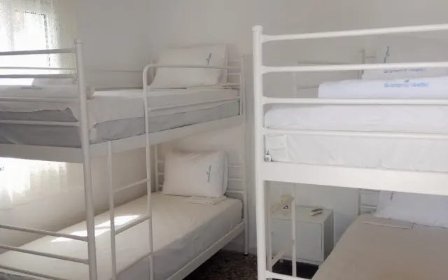 Room 4 - Grandma Vasiliki Rooms To Let