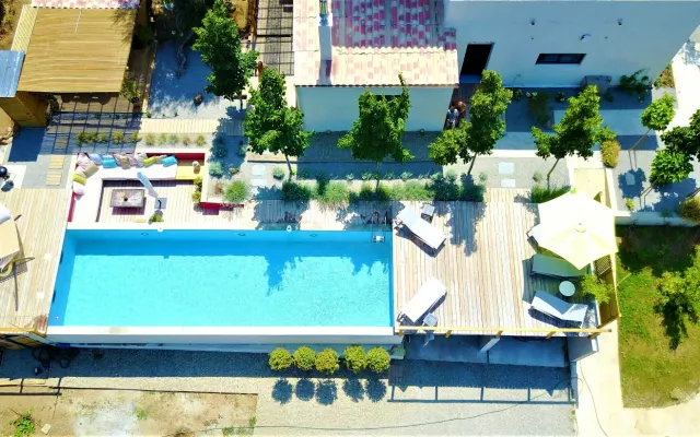 Pool and jacuzzi