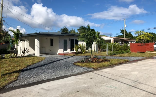 2 BR Haus, Nähe zum Hafen, Strand, Geschäfte, Einkaufsmöglichkeiten
