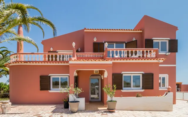 Villa Paradis | 32 pers | 10min from Albufeira | 800m from the beach