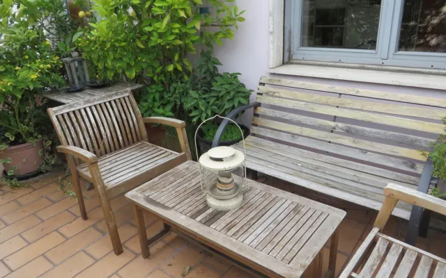 Spacious rooftop double room with large bathroom, terrace, plants, cit