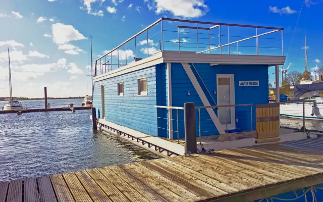 Ostseehausboot Antje Frieda auf der Insel Fehmarn