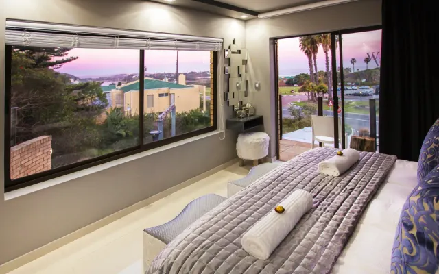 Suite central moderna con vistas al mar