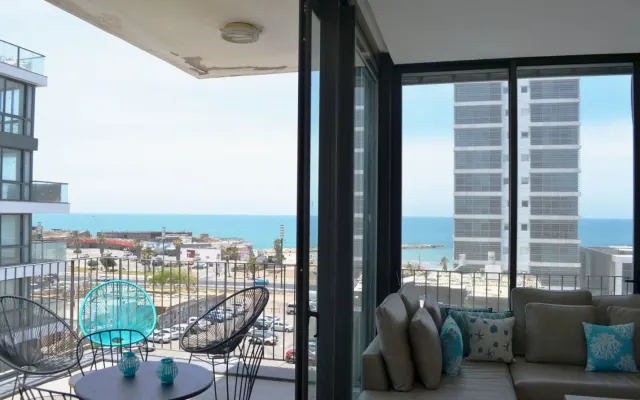APARTAMENTO DE ESTILO NÁUTICO COM VISTA PARA O MAR #TL5