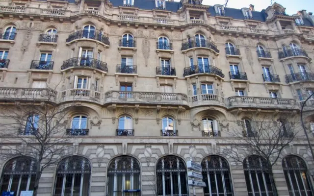 Superb room in Haussmann apartment