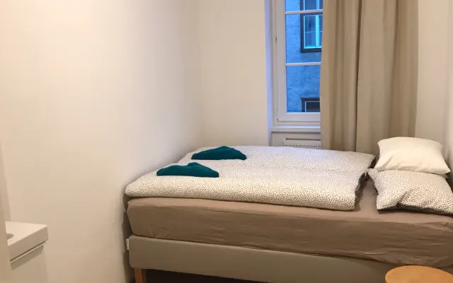 Room with private shower and sink at the heart of Vienna