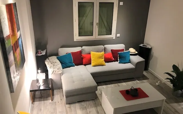 Schönes sauberes Zimmer für einen Profi