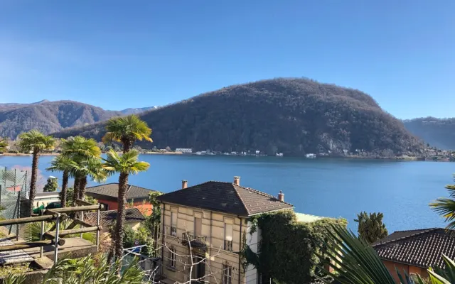 3 Bedroom 1.5 bath Apartment Lake view Sleeps 5-6
