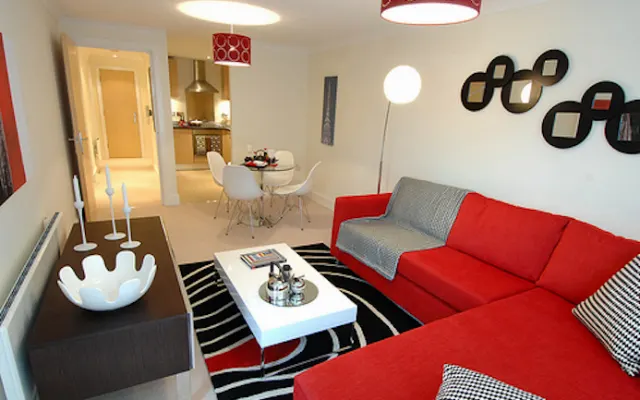 COMFORTABLE,MODERN,CENTRAL!