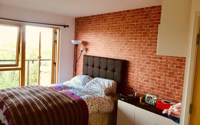 2 bedrooms stylish flat near Train Station