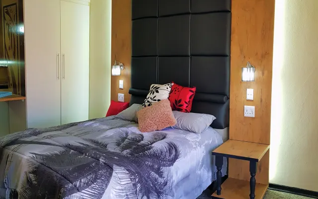 Krugersdorp Upmarket Gemütliche Selbstversorger-Wohnung