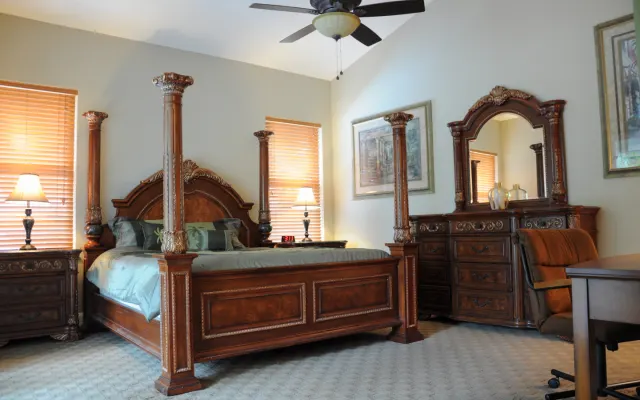 KING SUITE w/ Private Bath & Private Balcony