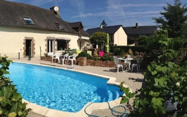 Casa e piscina em Mont-St-